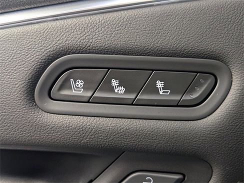 Used 2021 Cadillac Escalade Premium Luxury image 21