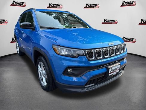 Used 2023 Jeep Compass Latitude w/ Convenience Group AWD/4WD image 3