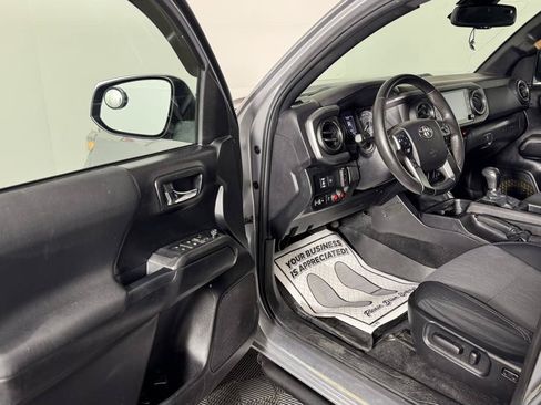 Used 2021 Toyota Tacoma TRD Off-Road AWD/4WD image 11