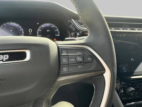 Used 2023 Jeep Grand Cherokee Limited AWD/4WD image 19