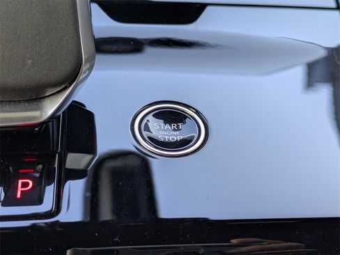 Used 2025 Land Rover Range Rover Sport Dynamic SE image 33