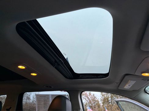 Used 2017 Chevrolet Traverse LT image 25