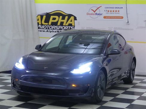 Used 2023 Tesla Model 3 Standard Range image 3