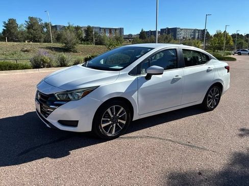 Used 2023 Nissan Versa SV FWD image 3