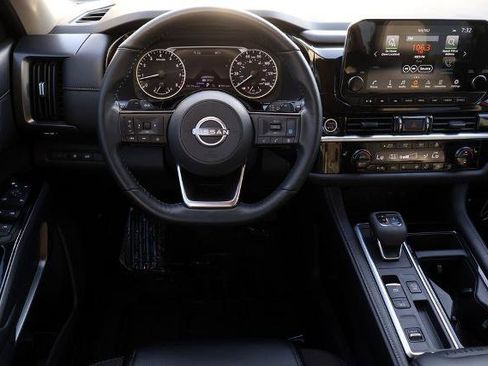 Certified 2023 Nissan Pathfinder SL FWD image 17