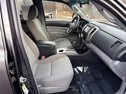 Used 2014 Toyota Tacoma PreRunner image 9