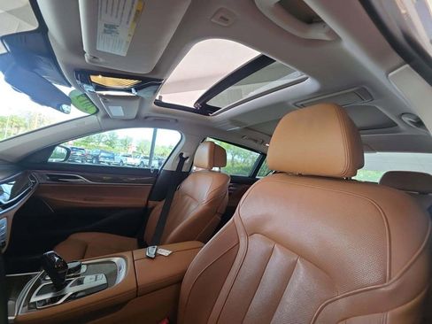 Used 2019 BMW 740i w/ Executive Package RWD image 5