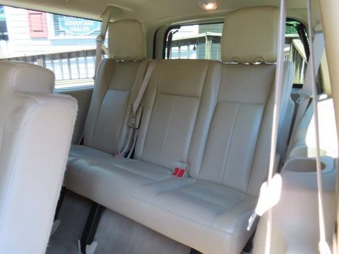 Used 2014 Ford Expedition EL XLT w/ Equipment Group 202A RWD image 17