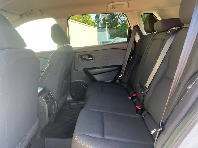 Used 2023 Nissan Rogue S AWD/4WD image 5