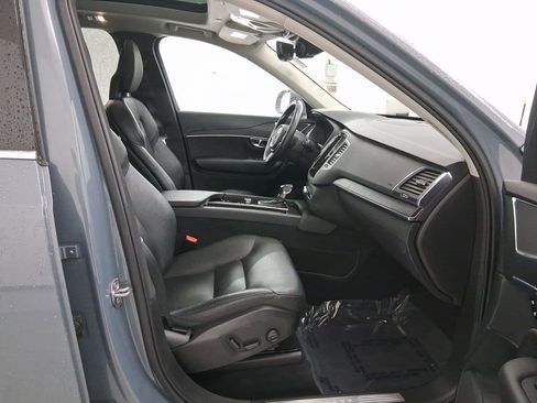 Used 2020 Volvo XC90 T6 Momentum w/ Protection Package image 32