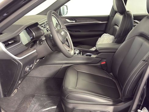 New 2025 Jeep Grand Cherokee L Limited AWD/4WD image 13