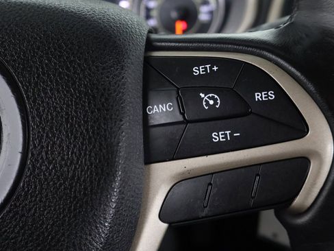 Used 2016 Jeep Cherokee Latitude w/ Cold Weather Group image 34