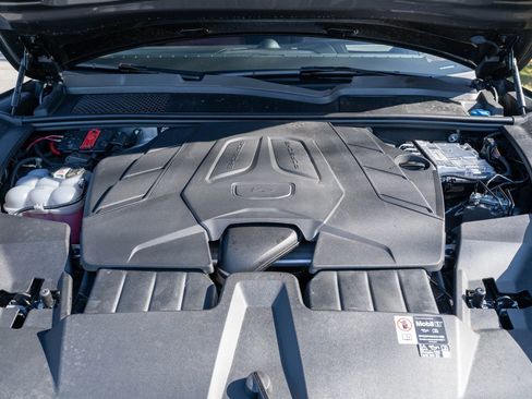 Certified 2025 Porsche Cayenne image 17