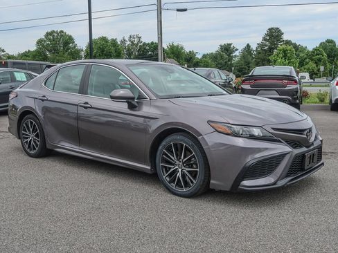Used 2023 Toyota Camry SE AWD/4WD image 1