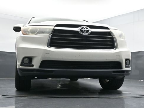 Used 2015 Toyota Highlander XLE image 19