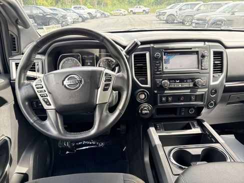 Used 2018 Nissan Titan SV w/ SV Convenience Package AWD/4WD image 24