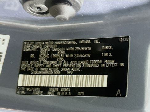 Used 2024 Toyota Highlander XLE image 12