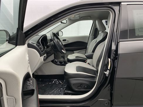 Used 2020 Jeep Compass Limited image 10