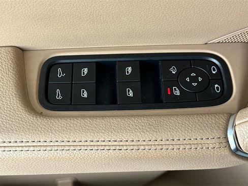 Used 2023 Porsche Cayenne Platinum Edition image 15