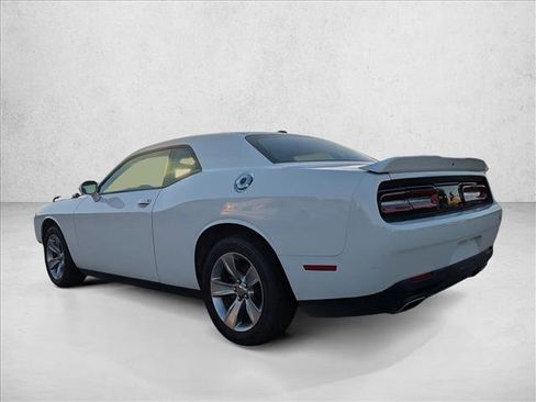 Used 2022 Dodge Challenger SXT image 7