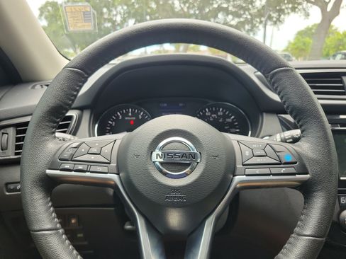 Used 2020 Nissan Rogue SL AWD/4WD image 18