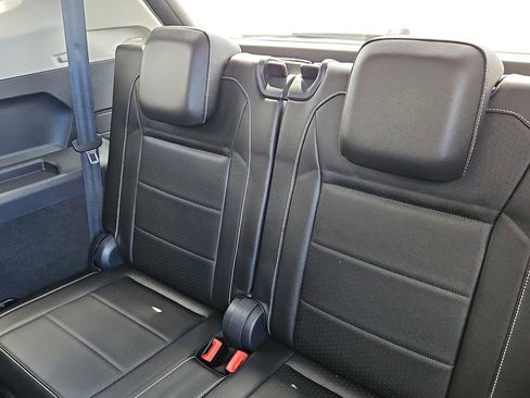 Used 2021 Volkswagen Tiguan SE w/ Panoramic Sunroof Package FWD image 26