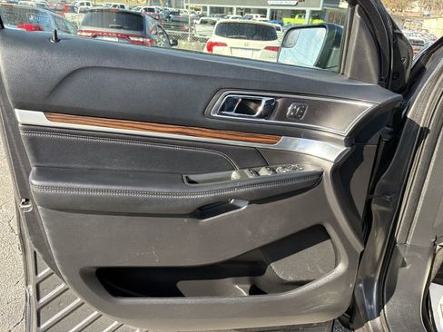 Used 2016 Ford Explorer Limited image 9