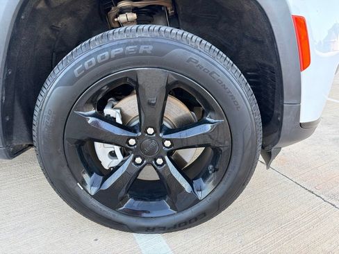 Used 2021 Jeep Grand Cherokee L Laredo AWD/4WD image 9