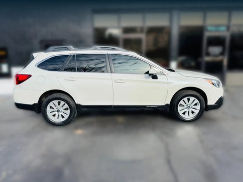 Used 2016 Subaru Outback 2.5i Premium image 6