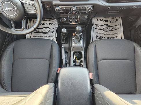 Used 2022 Jeep Wrangler Unlimited Sport image 17