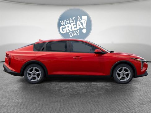 New 2025 Kia K4 LXS image 7