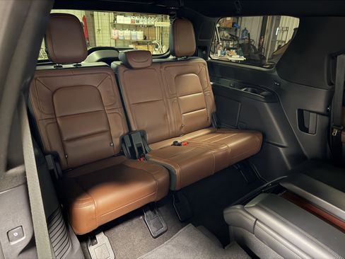 Used 2024 Lincoln Navigator Reserve image 31