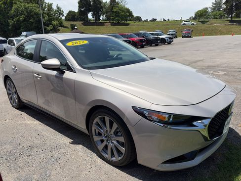 Used 2022 MAZDA MAZDA3 s FWD image 4