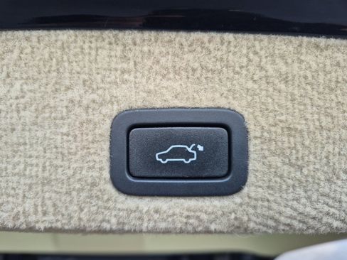 Used 2016 Volvo XC70 T5 Platinum image 12