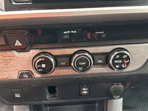 Used 2016 Toyota Tacoma SR5 w/ SR5 Appearance Package (SN) image 30