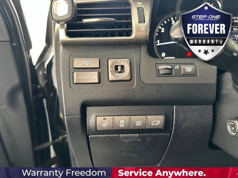 Used 2013 Lexus LX 570 4WD w/ Luxury Pkg w/Pre-crash image 18