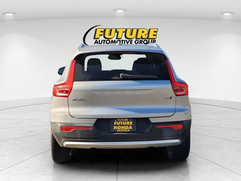 Used 2023 Volvo XC40 B5 Plus image 8
