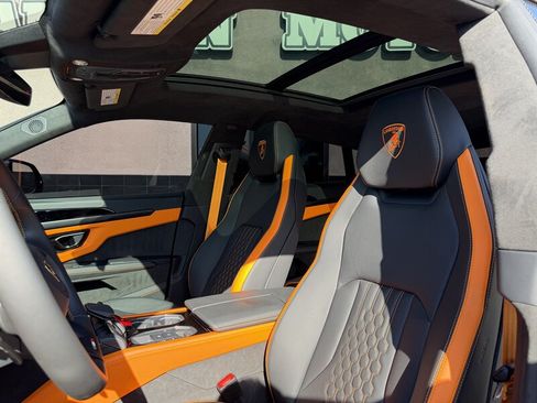 Used 2025 Lamborghini Urus SE AWD/4WD image 16