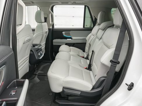 Certified 2025 Ford Expedition Platinum AWD/4WD image 22