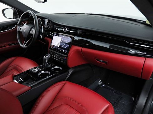 Used 2022 Maserati Quattroporte Modena image 11