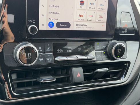 Used 2023 Toyota Highlander LE image 23