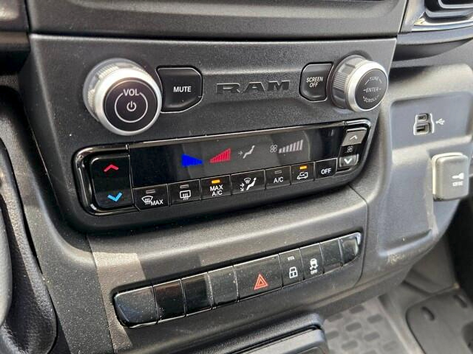Used 2023 RAM ProMaster 2500 FWD image 17