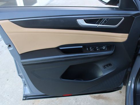 Certified 2024 Volkswagen Atlas Cross Sport SEL R-Line image 7