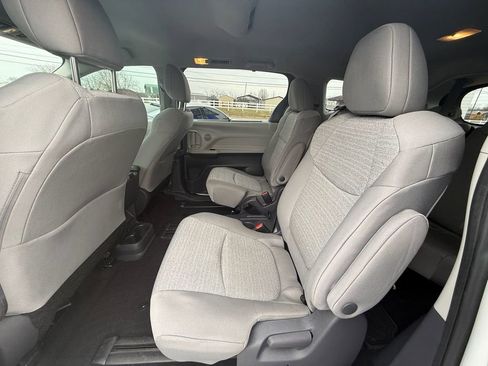 Used 2021 Toyota Sienna LE image 18