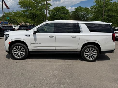 Used 2021 GMC Yukon XL Denali w/ Denali Ultimate Package AWD/4WD image 2