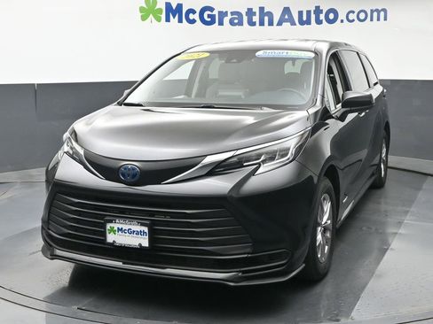 Used 2021 Toyota Sienna LE FWD image 22