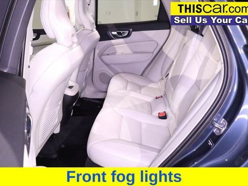 Used 2021 Volvo XC60 T5 Momentum w/ Premium Package FWD image 24