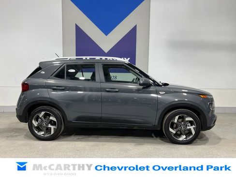 Used 2025 Hyundai Venue SEL image 4