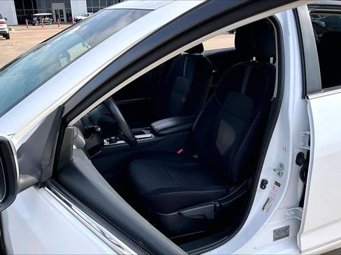 Used 2022 Nissan Sentra SV w/ All-Weather Package image 8