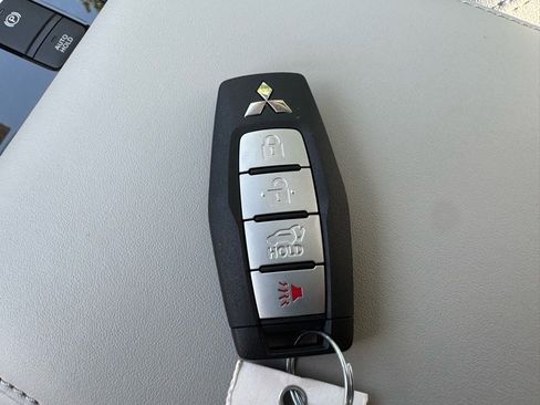 New 2025 Mitsubishi Outlander AWD image 39